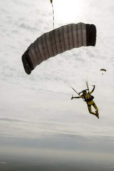 Chica pilotos paracaidistas — Foto de Stock