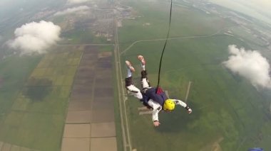 profesyonel skydivers serbest düşüş yapmak 