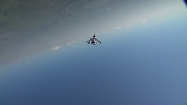 Parachutiste professionnel sauter avec un parachute — Video