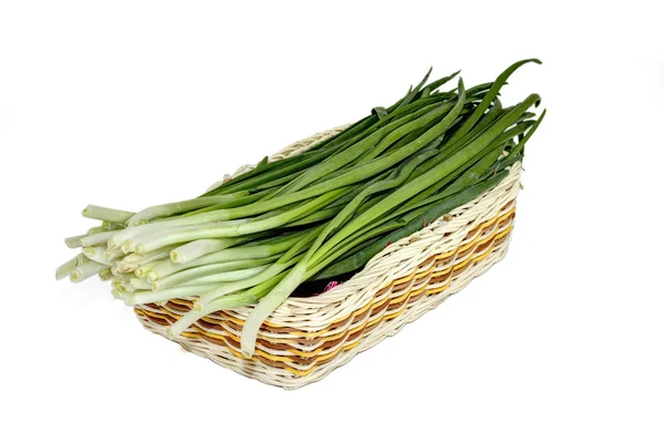 Cebolla verde en cesta —  Fotos de Stock