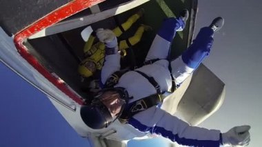 profesyonel skydivers serbest düşüş yapmak 