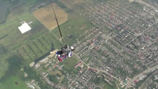 Salto en tándem con instructor y estudiante . — Vídeos de Stock