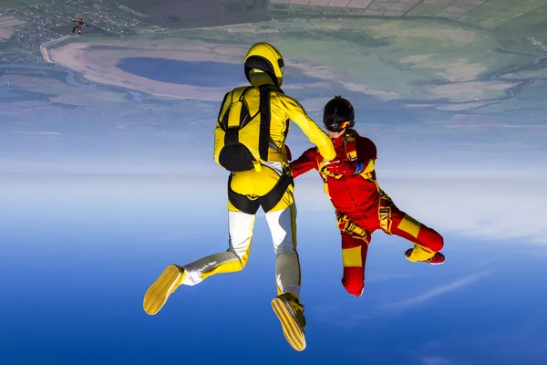 Girl and a guy skydivers in free fall. — Stock Photo, Image