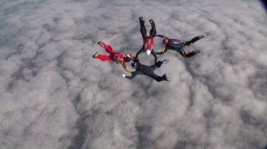 skydivers topladığı şekil batmak üzere.