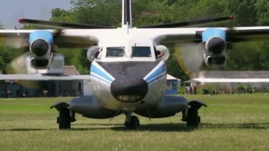 Eski uçak Taksilemek