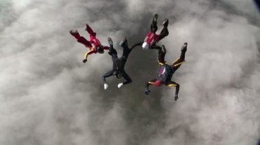 skydivers topladığı şekil batmak üzere
