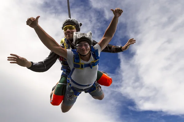 Tandem jump. Flying — Stock Photo, Image