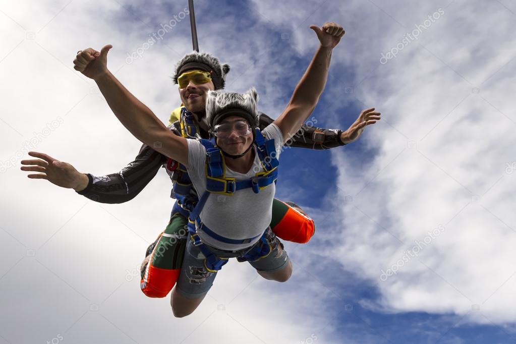 Tandem jump. Flying