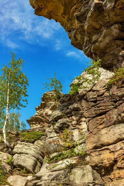 Steinstadt, Gebiet Perm, Russland. Naturlandschaftliches Wahrzeichen Hintergrund — Stockfoto