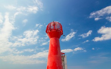 Baltık Denizi üzerinde kırmızı fener