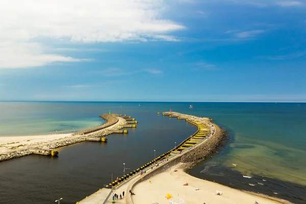 Vue de l'entrée du port de Kolobrzeg, mer Baltique — Photo