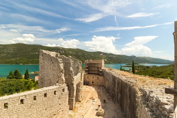 Fortaleza y murallas en Ston, Peljesac, Croacia — Foto de Stock