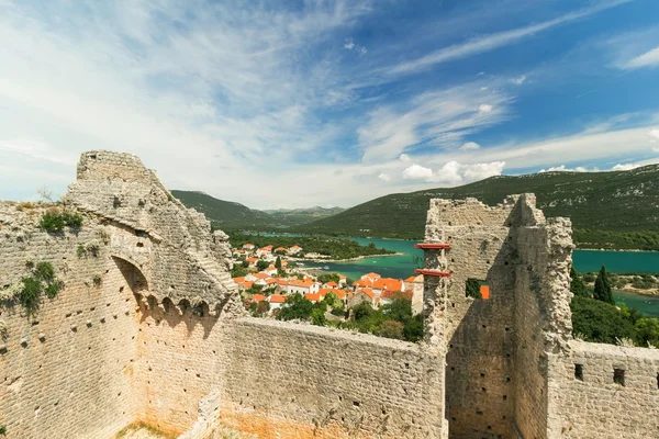 Festung und Mauern in mali ston, peljesac, dalmatien, kroatien — Stockfoto