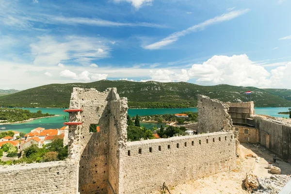 Festung und Mauern in mali ston, peljesac, dalmatien, kroatien — Stockfoto