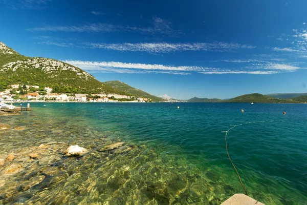 Vista da costa do mar Adriático no belo dia de verão — Fotografia de Stock