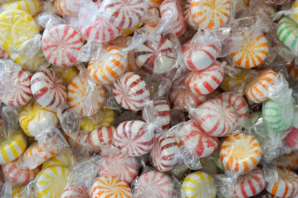 Een Kleurrijke Close Van Diverse Mint Snoepjes — Stockfoto