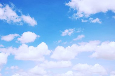 güzel hava atmosferi parlak mavi gökyüzü arkaplan soyut beyaz bulutlu berrak doku.