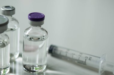 Şırınga ve İlaç Seçici Odak Noktası, aşı enjeksiyonu, Kanser Tedavisi, Ağrı Tedavisi ve ayrıca yasadışı kullanım, sağlık ve tıbbi konsept aşısı için de kullanılabilir..
