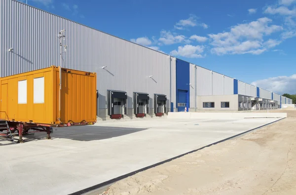 Warehouse exterior with loading docks — Stock Photo, Image