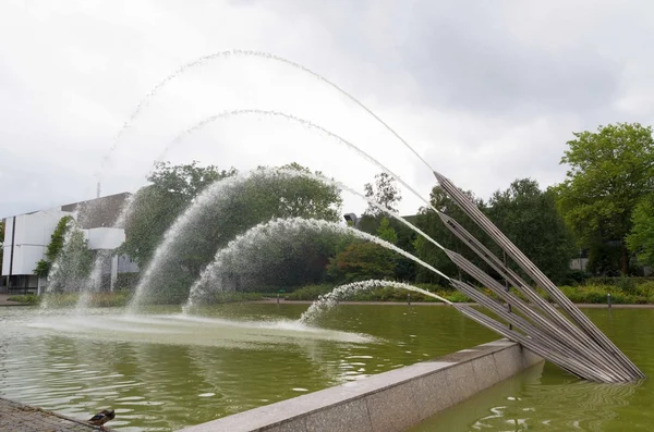 Fontana d'acqua nel parco — Foto Stock