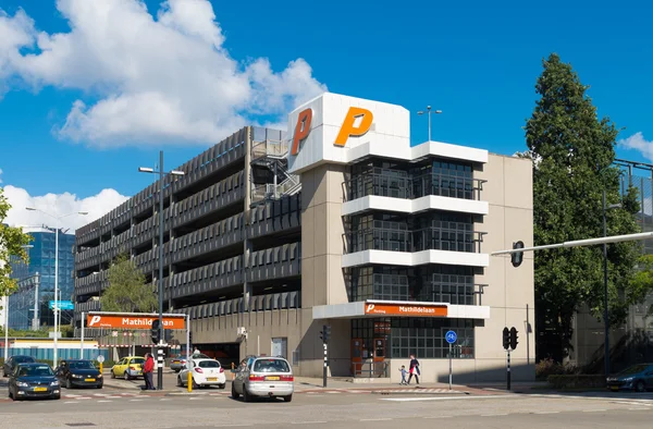 Parking garage exterior — Stock Photo, Image