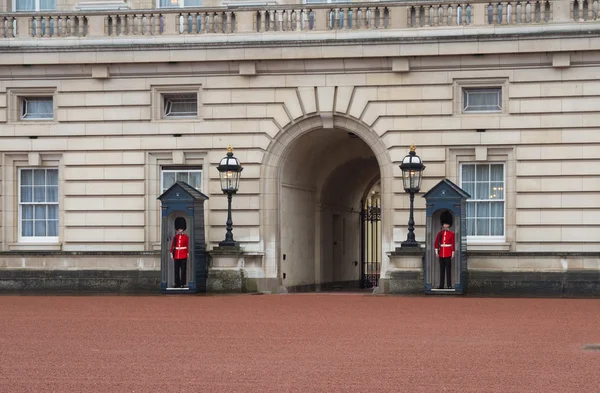 Gardes royaux au palais de Buckingham — Photo