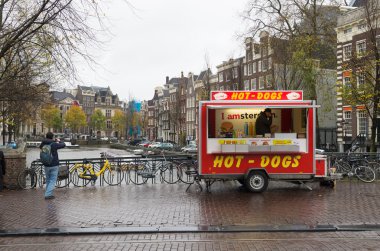 Amsterdam'da hot-dogs