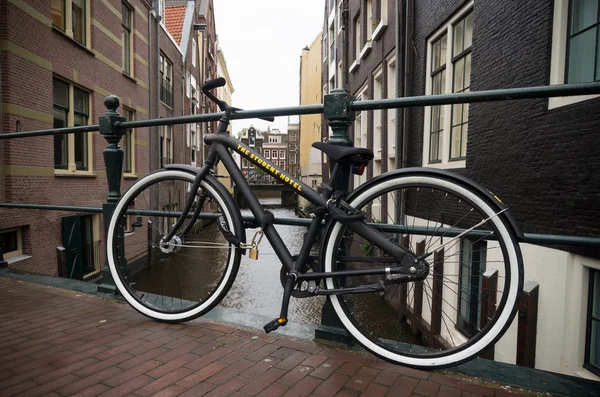 Fahrrad in amsterdam — Stockfoto