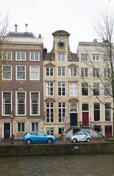 Ηλεκτρικά αυτοκίνητα στο Άμστερνταμ — Φωτογραφία Αρχείου