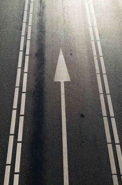 Arrow on asphalt road — Stock Photo, Image