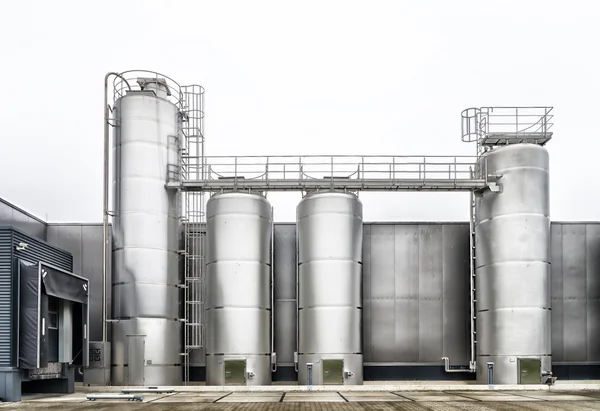 Metalen industriële silo — Stockfoto