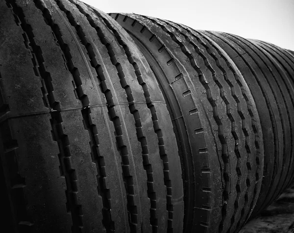 Neumáticos de camiones nuevos —  Fotos de Stock