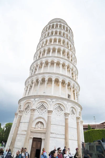 Pisa Italy April 2019 도시의 랜드마크인이 관광객 — 스톡 사진
