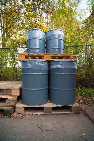 Stoccaggio Barili Olio Vuoti Una Fabbrica — Foto Stock