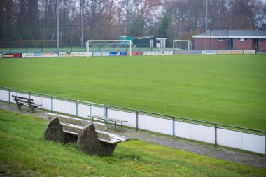 OLDENZAAL, NETHERLANDS - 6 ARALIK 2020: Hafta sonu futbol sahası bomboş