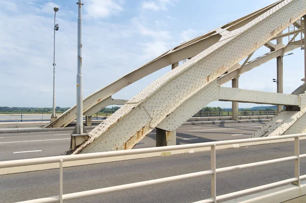 Ponte arco de aço — Fotografia de Stock