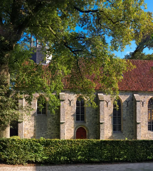 Kleine rooms-katholieke kerk — Stockfoto