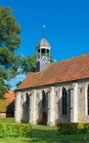 Kleine rooms-katholieke kerk — Stockfoto