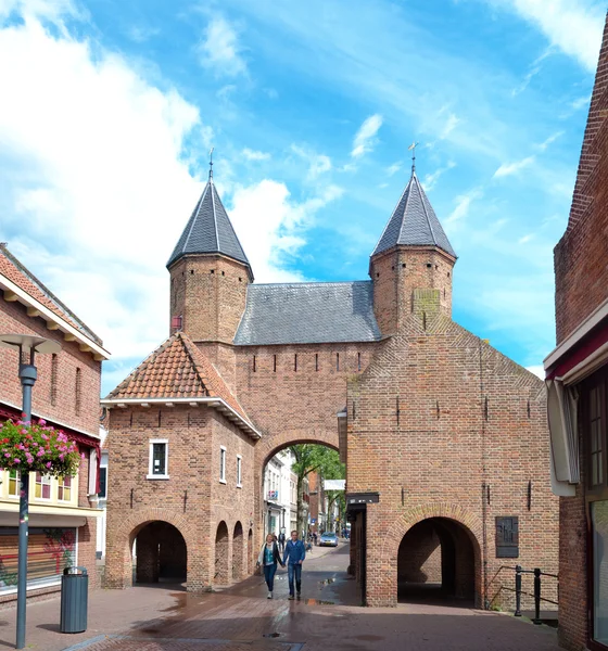 Puerta de la ciudad en amersfoort, Países Bajos — Foto de Stock