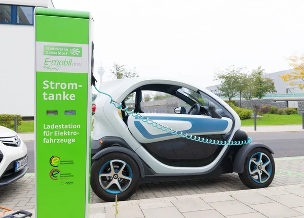 Estación de carga de coche eléctrico — Foto de Stock