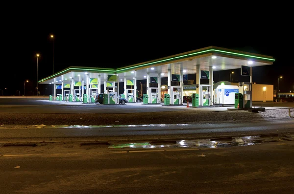 Posto de gasolina à noite — Fotografia de Stock