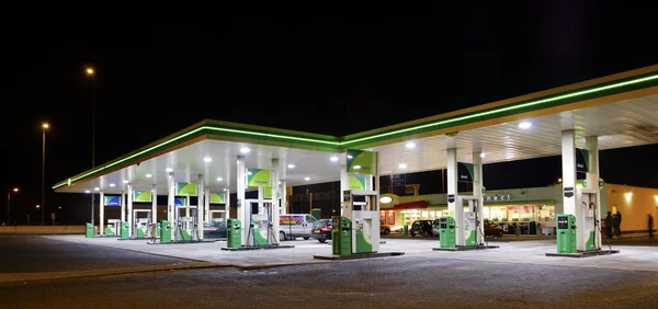 Geceleri benzin istasyonu