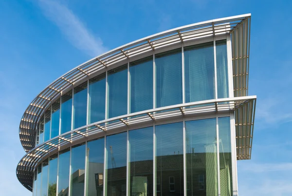 Edificio de oficinas moderno — Foto de Stock