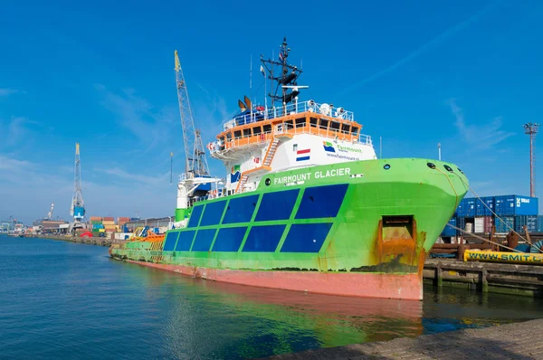 Tug boat in rotterdam harbor — Stock Photo, Image