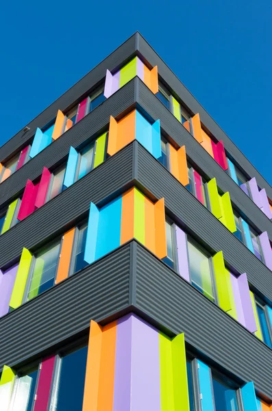 Edificio de oficinas colorido — Foto de Stock