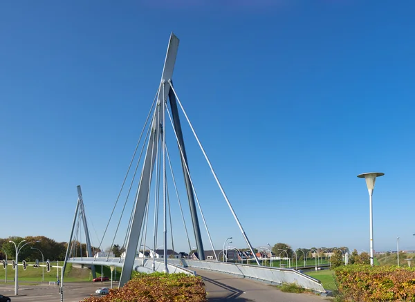 Велосипедный и пешеходный мост — стоковое фото