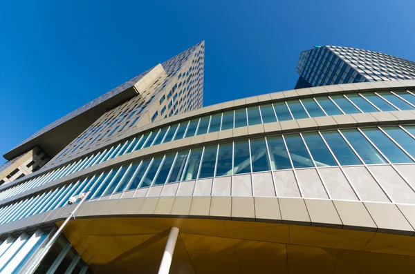 Edificio de oficinas moderno —  Fotos de Stock