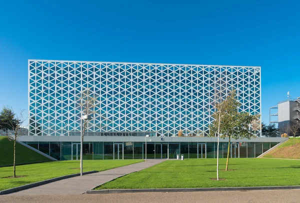 Edificio escolar moderno —  Fotos de Stock