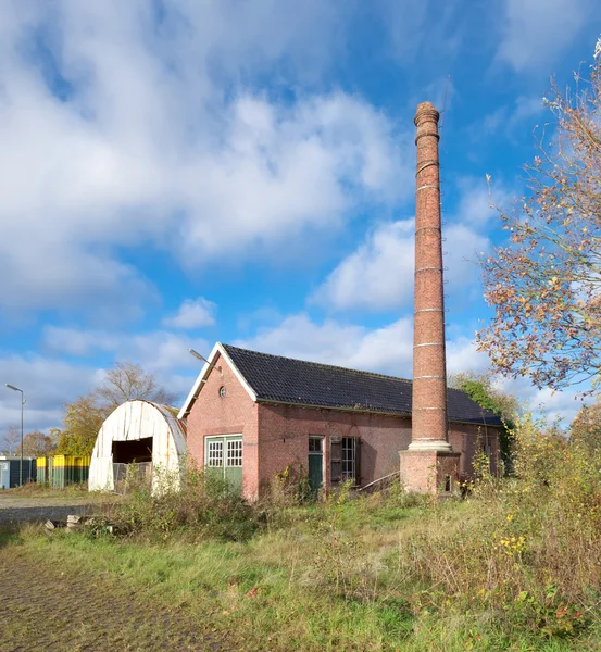 Oude bakstenen schoorsteen — Stockfoto