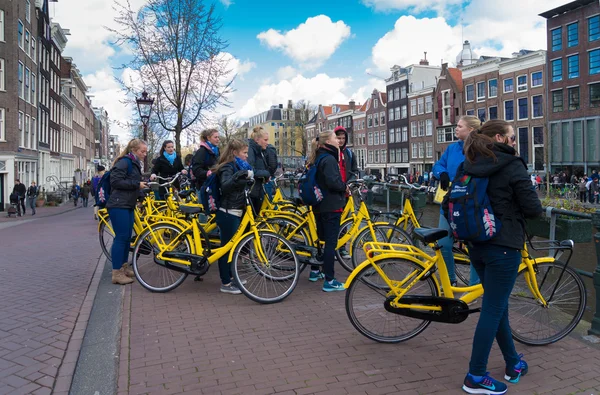 Touristen in Amsterdam — Stockfoto